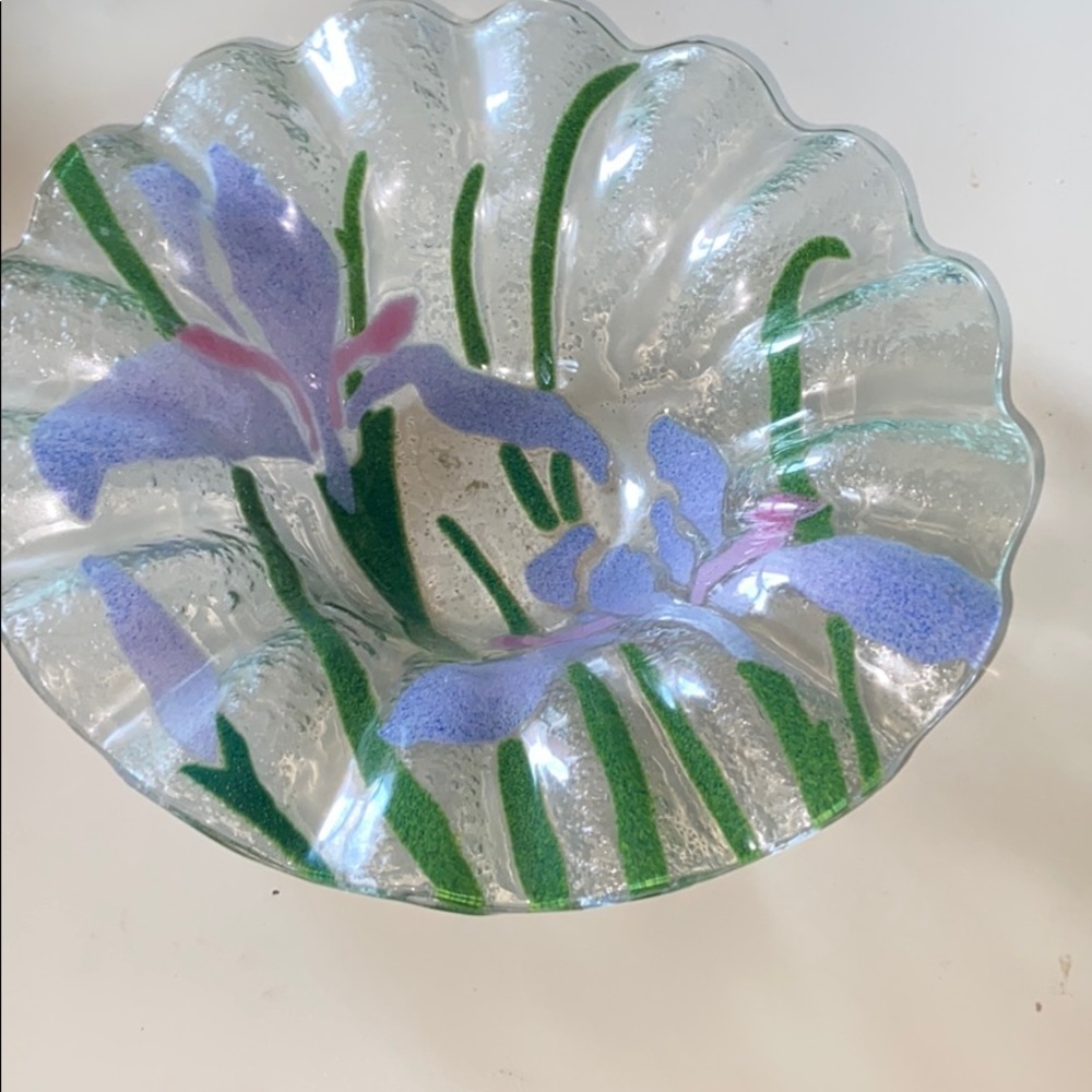Vintage iris flowers ruffled glass bowl approx 7” across